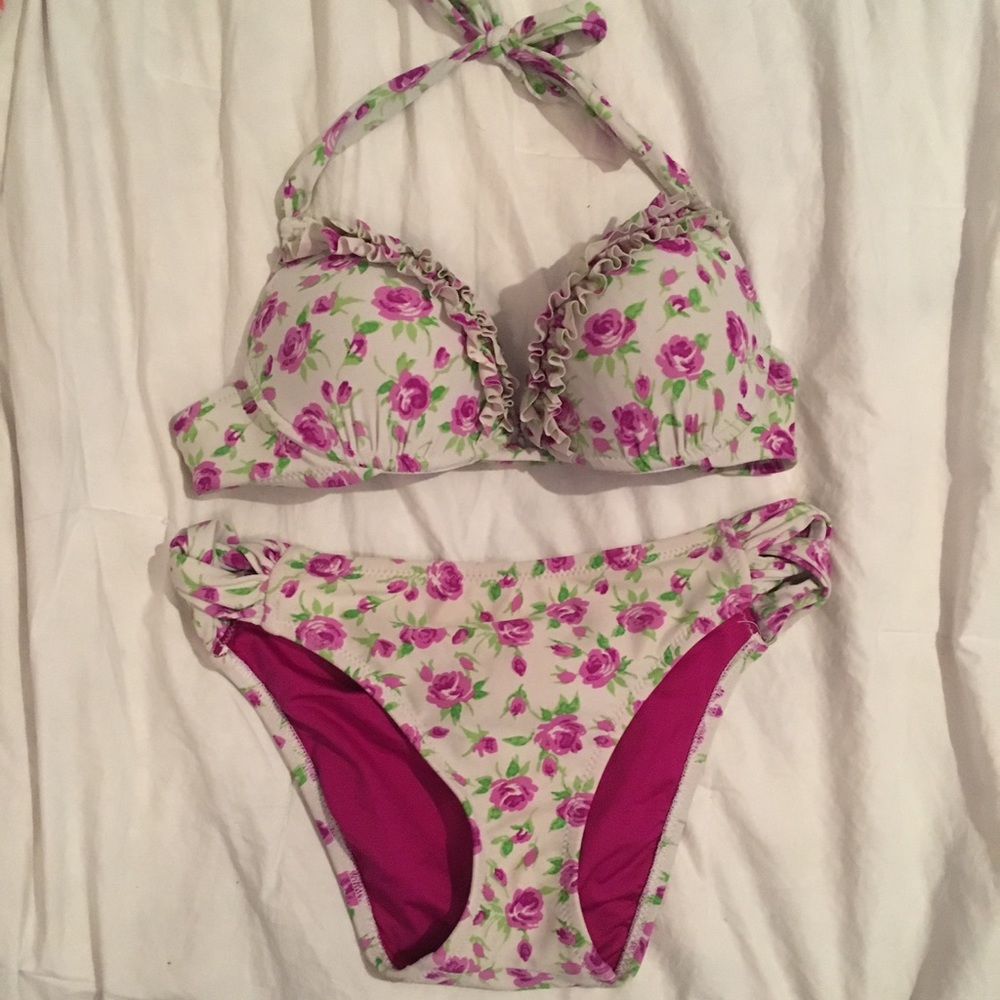 🌹☂️Betsy Johnson floral and frill bikini☂️🌹